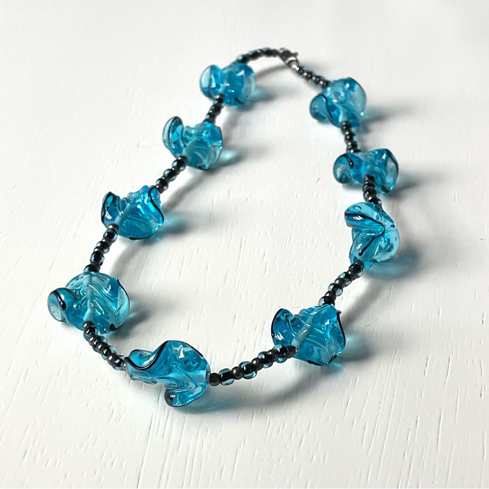 Vintage ruffled blue art glass beaded choker necklace